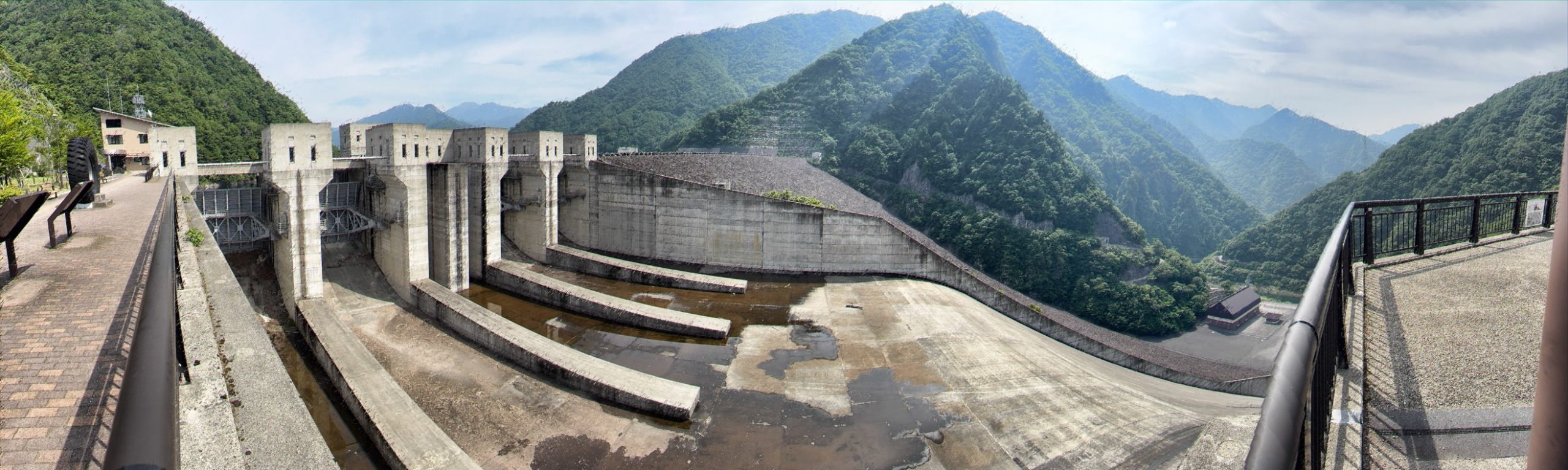 徳山ダムサイト展望台