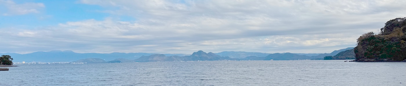 大瀬神社の御神木とビャクシン樹林